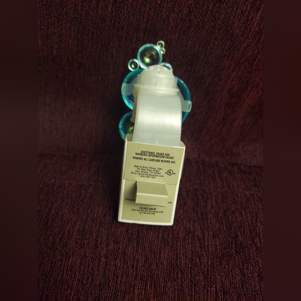 Bubbles wallflower plug by bath and body works - Picture 3 of 4